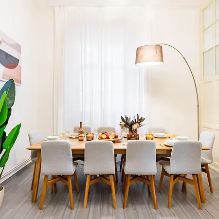 Days - Four Bedroom With Workspace And 250mbs Wifi In New Town 아파트 프라하