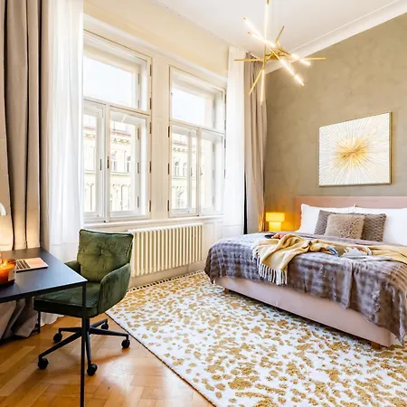 Lägenhet Days - Four Bedroom With Workspace And 250mbs Wifi In New Town Prag
