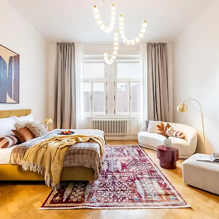 Days - Four Bedroom With Workspace And 250mbs Wifi In New Town