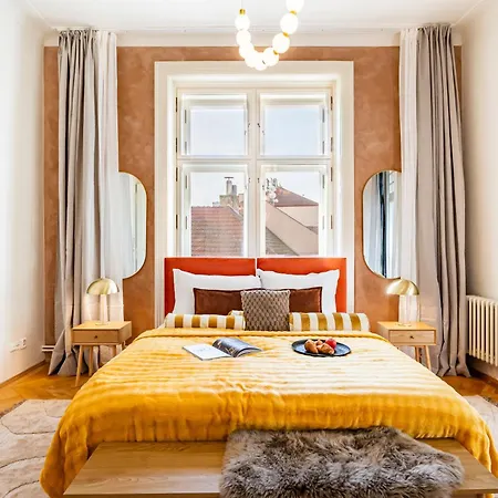Days - Four Bedroom With Workspace And 250mbs Wifi In New Town شقة