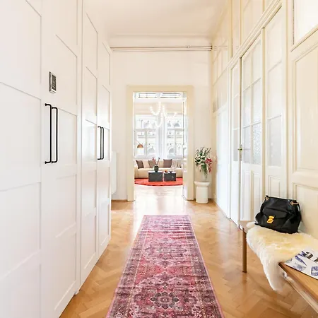Days - Four Bedroom With Workspace And 250mbs Wifi In New Town * براغ