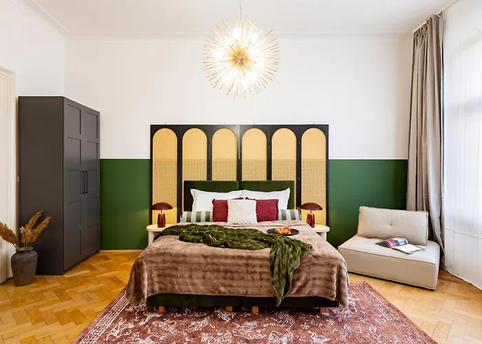 Days - Four Bedroom With Workspace And 250mbs Wifi In New Town *