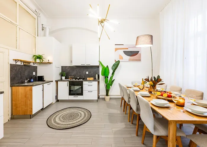 Days - Four Bedroom With Workspace And 250mbs Wifi In New Town * Prag