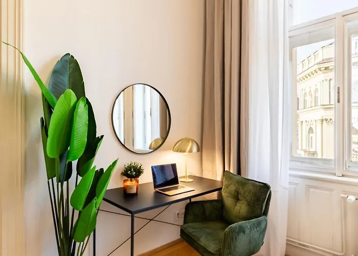 Days - Four Bedroom With Workspace And 250mbs Wifi In New Town Daire