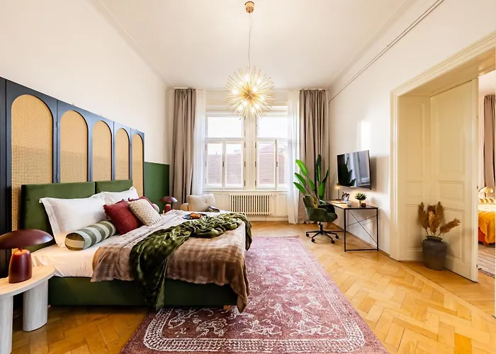 Daire Days - Four Bedroom With Workspace And 250mbs Wifi In New Town
