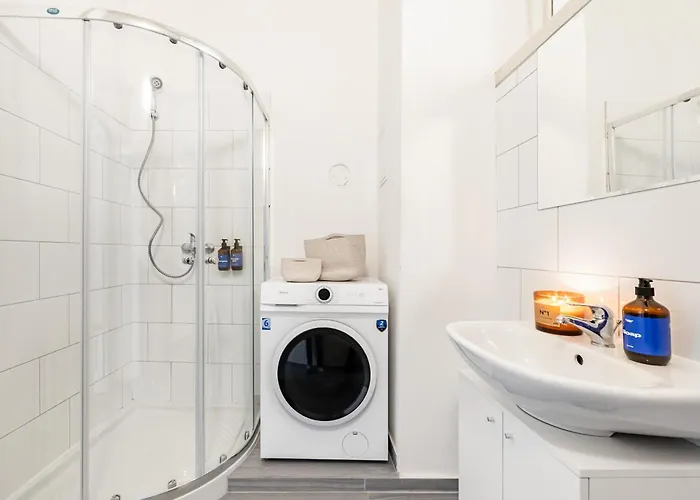 Daire Days - Four Bedroom With Workspace And 250mbs Wifi In New Town