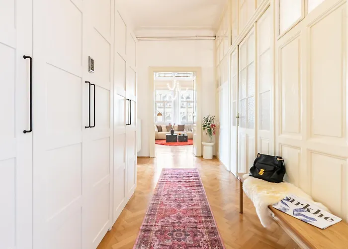 Days - Four Bedroom With Workspace And 250mbs Wifi In New Town * Prag