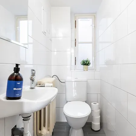 Days - Four Bedroom With Workspace And 250mbs Wifi In New Town דירה פראג
